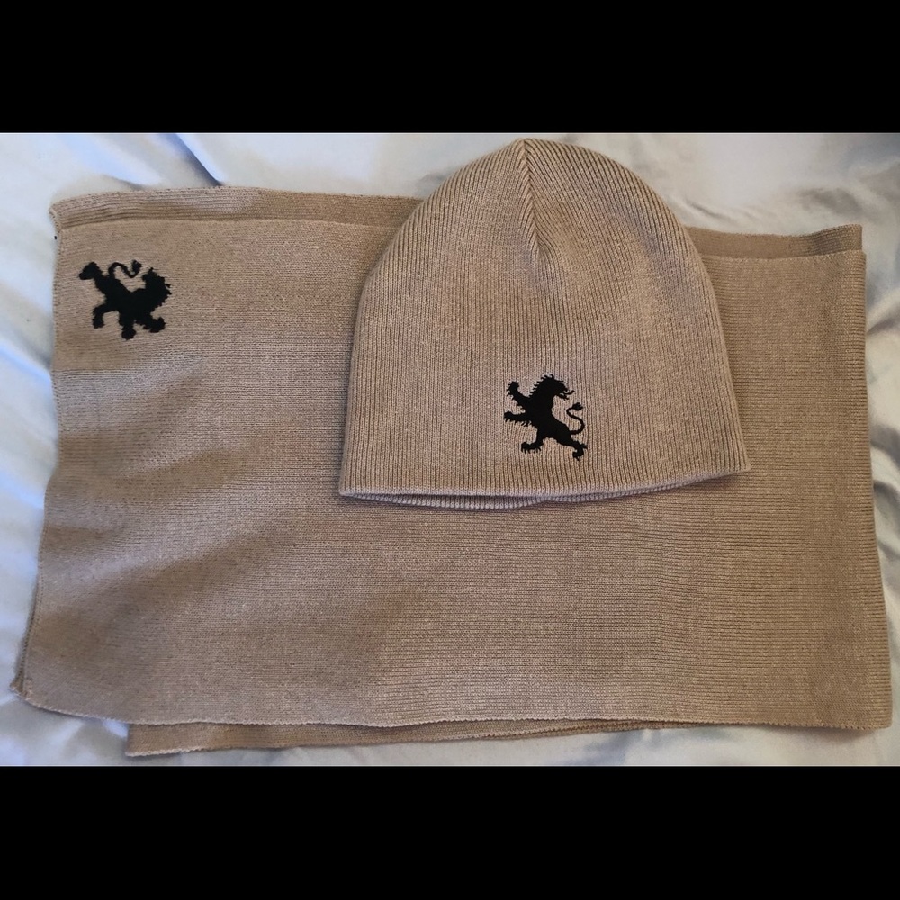 Express scarf & pull down cap